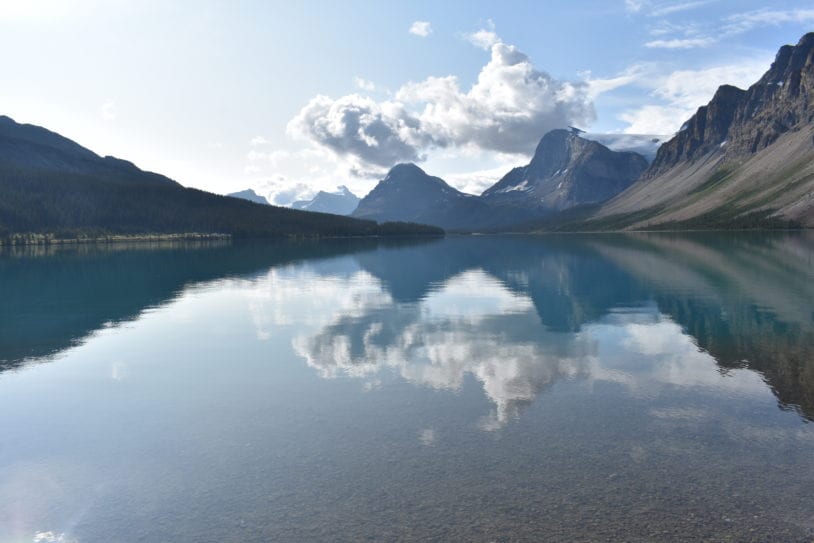 360-degree panoramas of mountains reflecting in lake